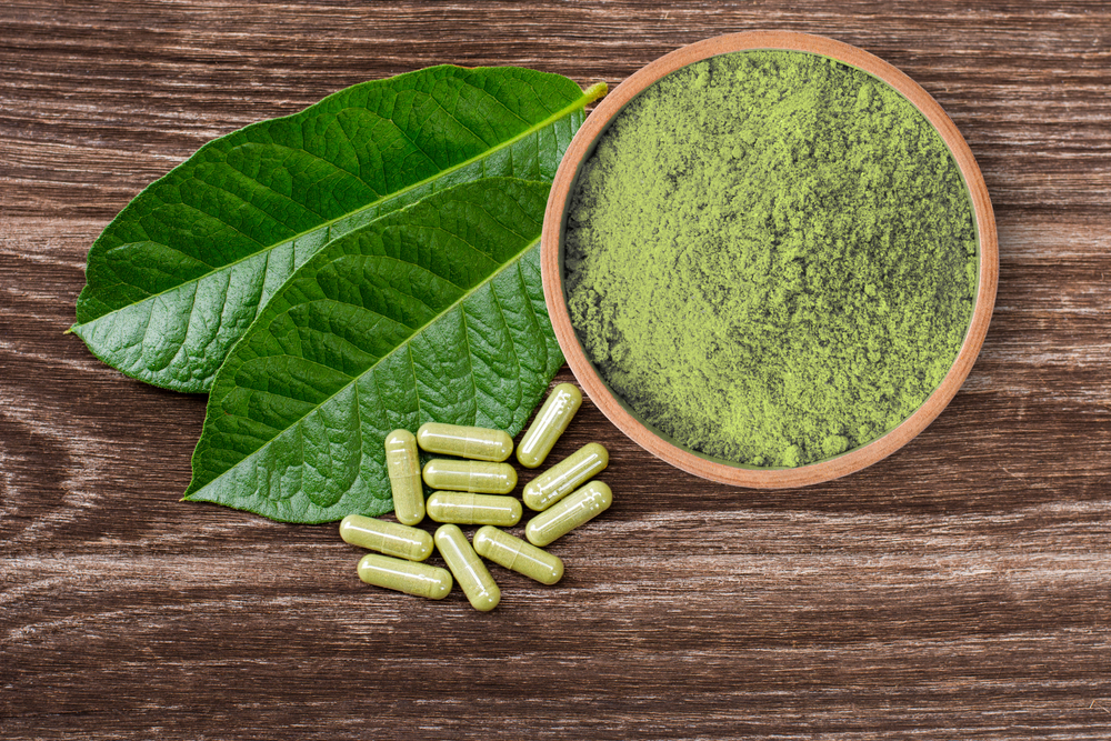 What precautions should individuals take when using kratom for health reasons?